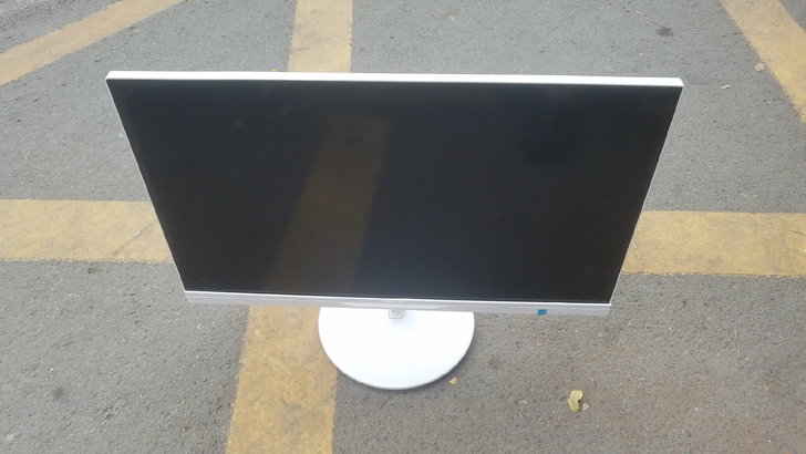 品牌三星32寸电脑显示器成色很 好哦，护眼...