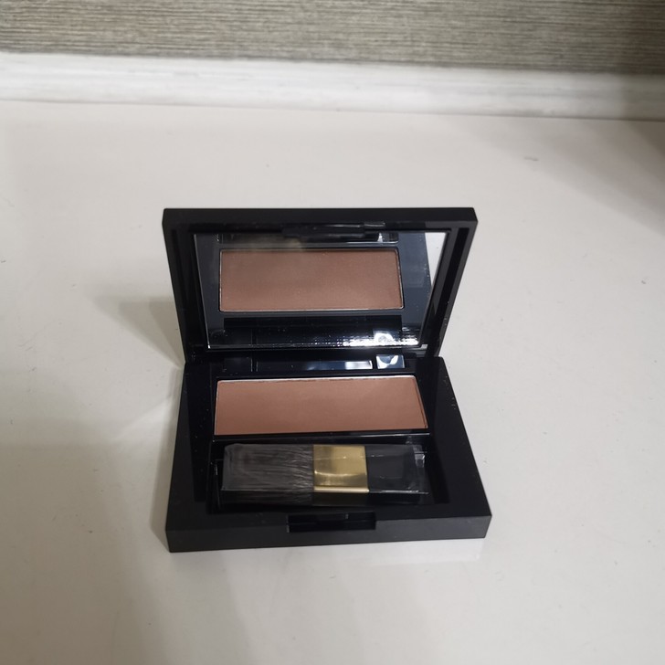 雅诗兰黛修容盘中样，如图！色号medium...