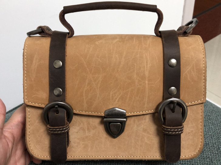 疯马头层牛皮，原色，小款剑桥斜挎包