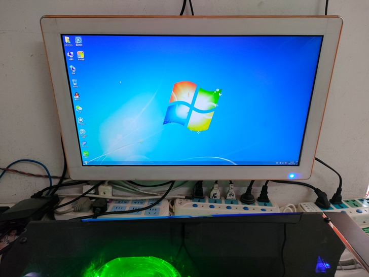 海尔24寸超薄显示器便宜处理,带HDMI,...