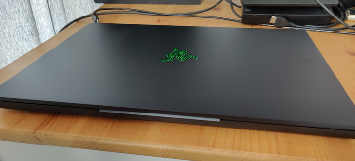 雷蛇灵刃17pro专业版 4k120hz美版