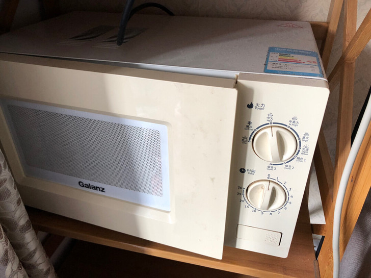 格兰仕微波炉，原价269，三年自用，求有缘...
