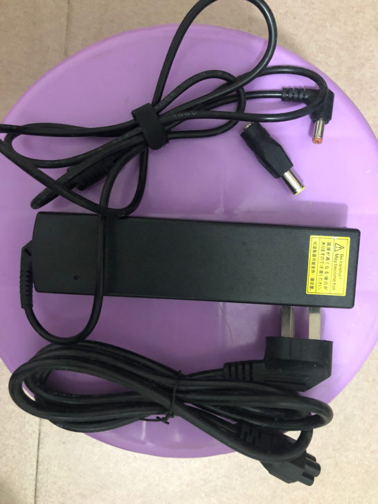 笔记本电脑电源一套，便宜卖了