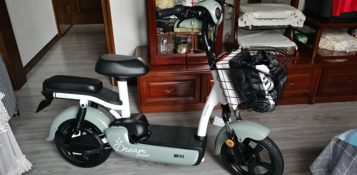 爱玛轻便电动车 全新