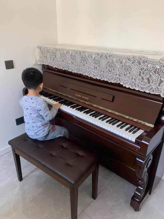 孩子学钢琴，新入的二手钢琴练了一年，进口英...