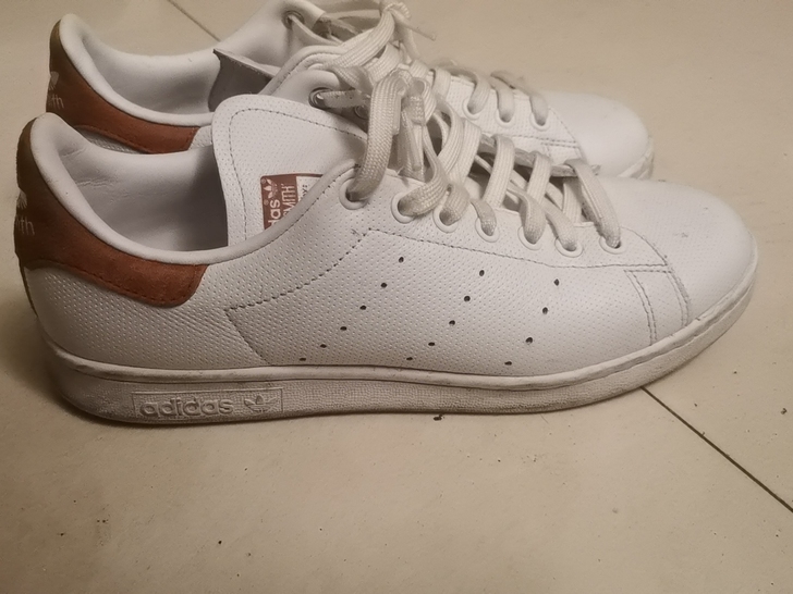 阿迪达斯正品:购于奥特莱斯穿过两次,由于本...