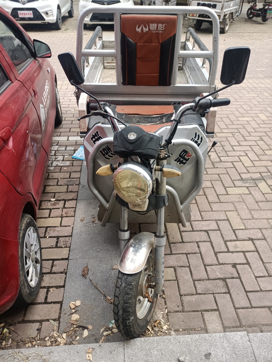 电三轮，带加力，斗是1.5*1.1的，空车...