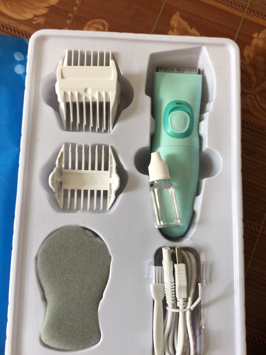 易简牌宝宝防水静音理发器