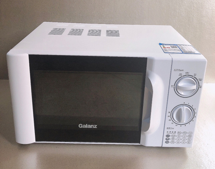 二手白色格兰仕微波炉，里面是转盘的，操作简...