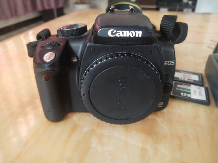 佳能350D单反相机单机，不带镜头，正常使...