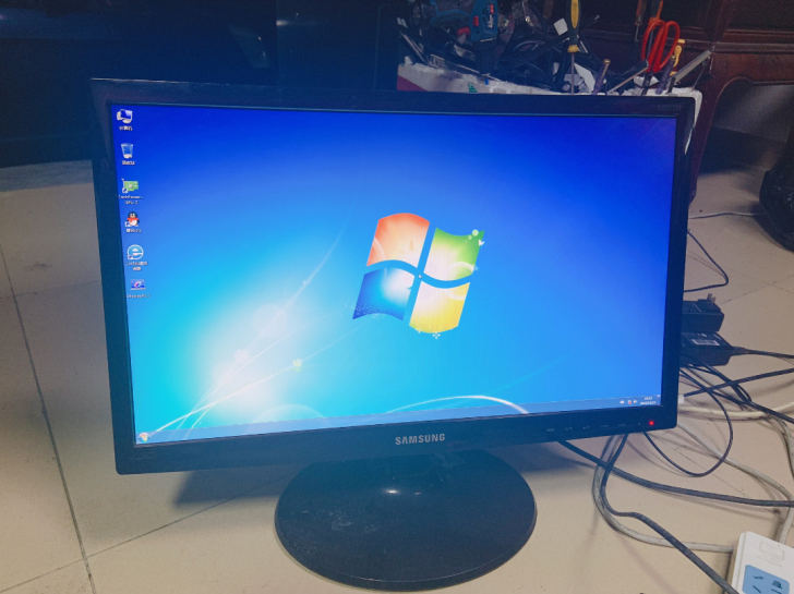 三星显示器22寸，一台。完美屏，详情看标签。