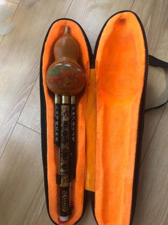 全新精致葫芦丝，带盒子。