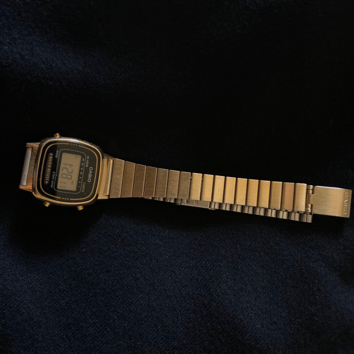 卡西欧手表 200入 100出 盒子也在