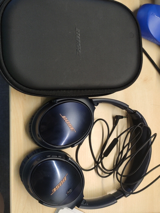 Bose qc35二代午夜蓝，购于闲鱼。功...