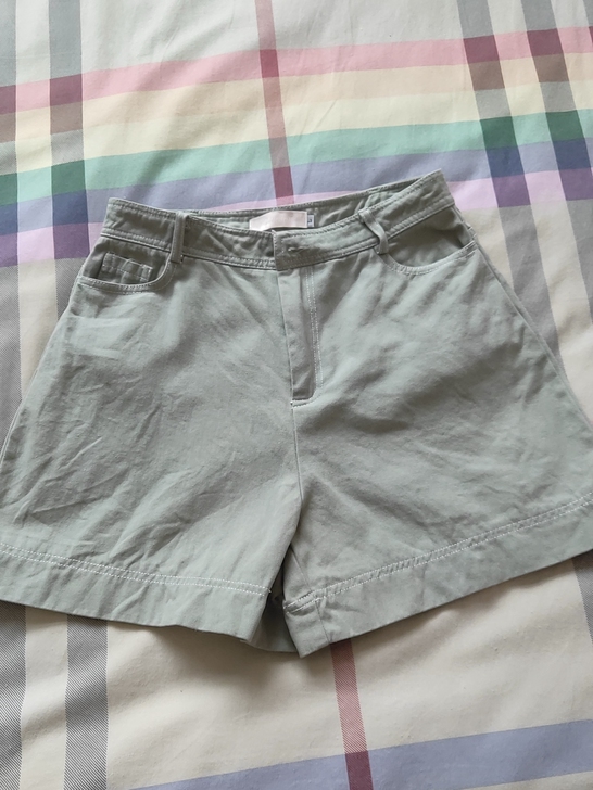 休闲短裤，质量好，九成新。