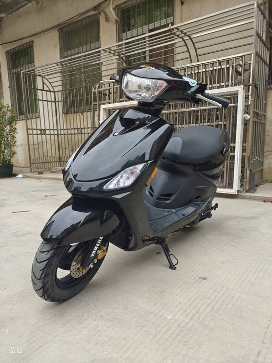 雅马哈巧格摩托车整车100四冲程