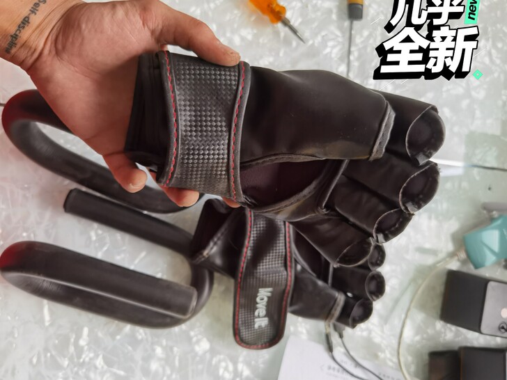 手套20元包邮，俯卧撑支架10元包邮。两个...