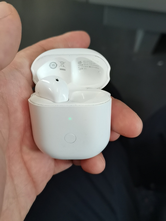 网易ME08耳机，机舱和左耳耳机，右耳刚丢...