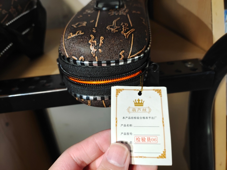 葫芦丝，学校社团发的，一次没用，100买一...