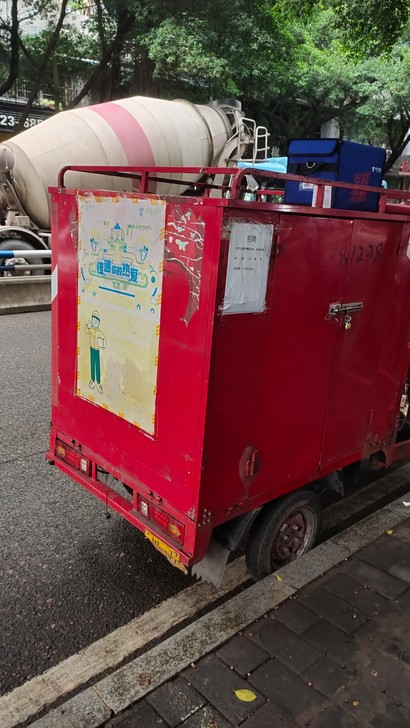 出手一台175cc三轮摩托车