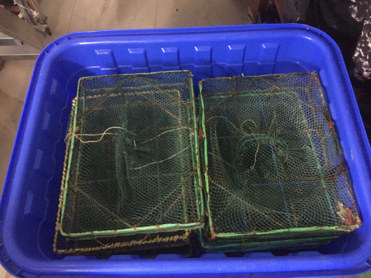 110长 宽90装水桶需要联系，装虾框。1...