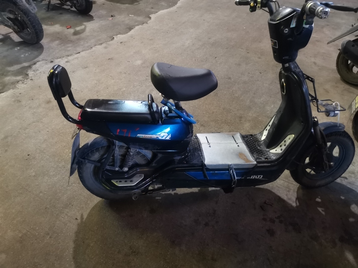 小刀电动车60v，天能电池能跑50公里，7...