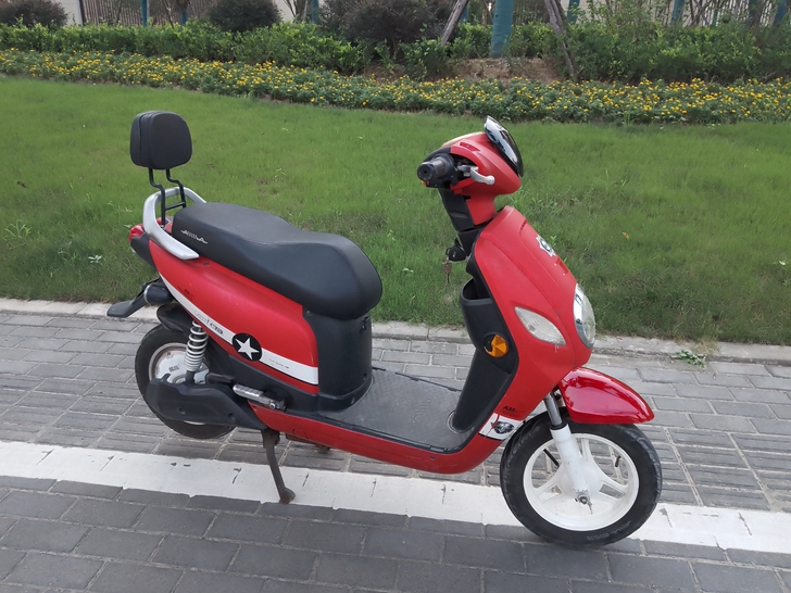 爱玛电动车，成色如图，