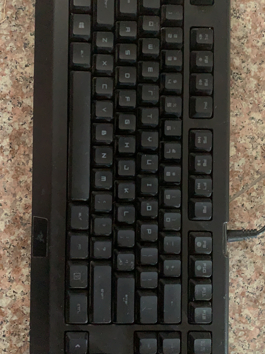 雷蛇萨诺狼蛛买来几乎没用过，手感还好