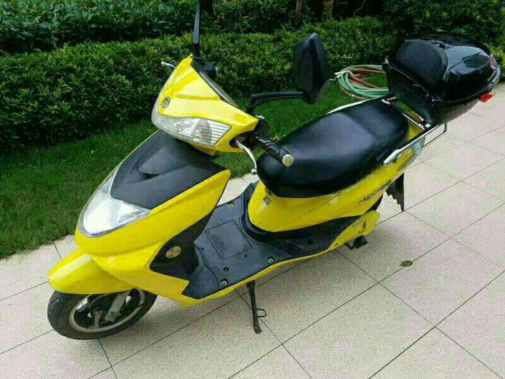 绿源电动车，电瓶车，去年刚换的电池，60v...