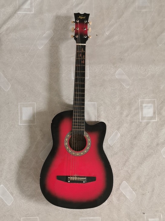 红棉吉他，以前学过，没有怎么用，喜欢的可以...