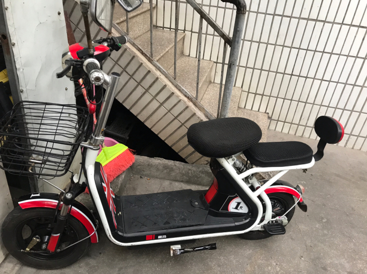 爱玛电动车，离厦转让，电池可提出来充电，可...