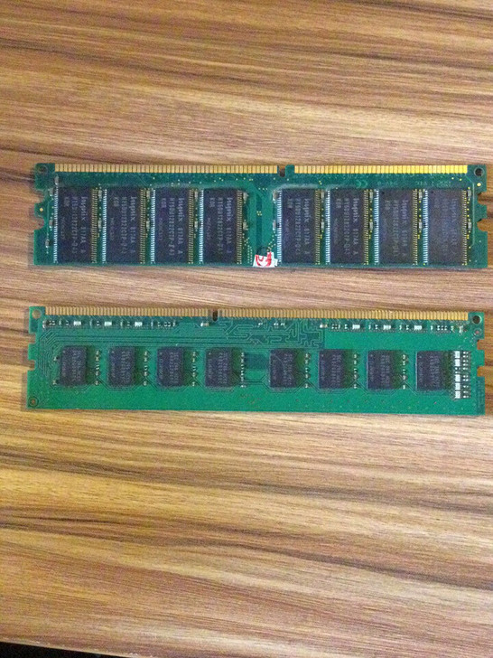 电脑内存4g的是AMD的，1g的是inte...