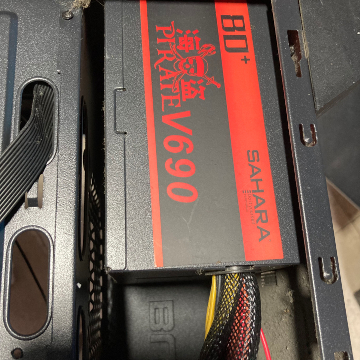 撒哈拉海盗V690玩家版电源额定500w