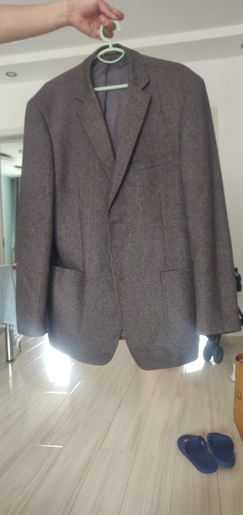 当时给老爸凯撒直营店599买的休闲西服外套...
