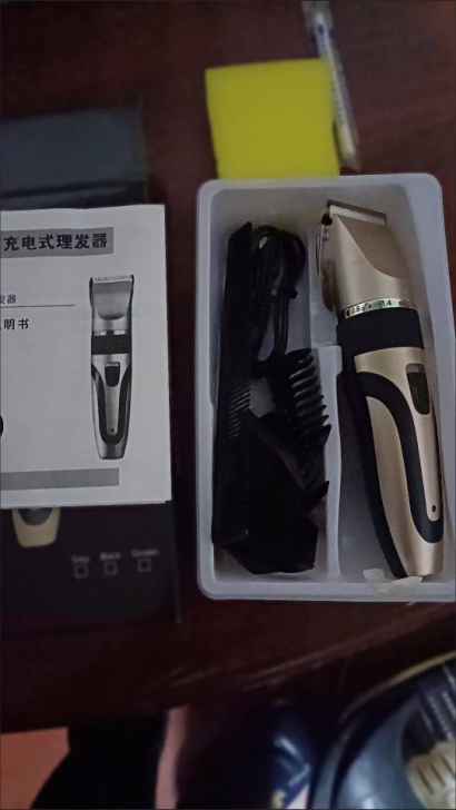 【闲置】飞科理发器电推剪家用成人儿童充电动...