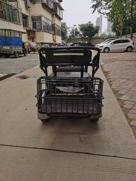 爱玛电动车，很新，使用两年左右，电池在保的...