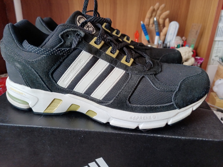 Adidas跑步鞋 狗年限定