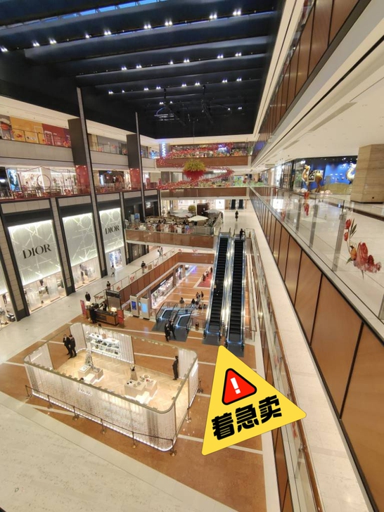 出一架钢琴,立式的,黑色,我这里也没有图,...