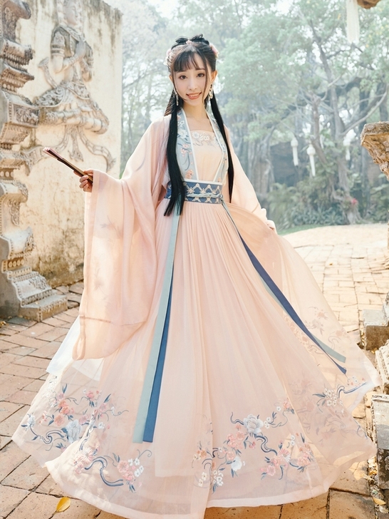 十三余 桃夭汉服