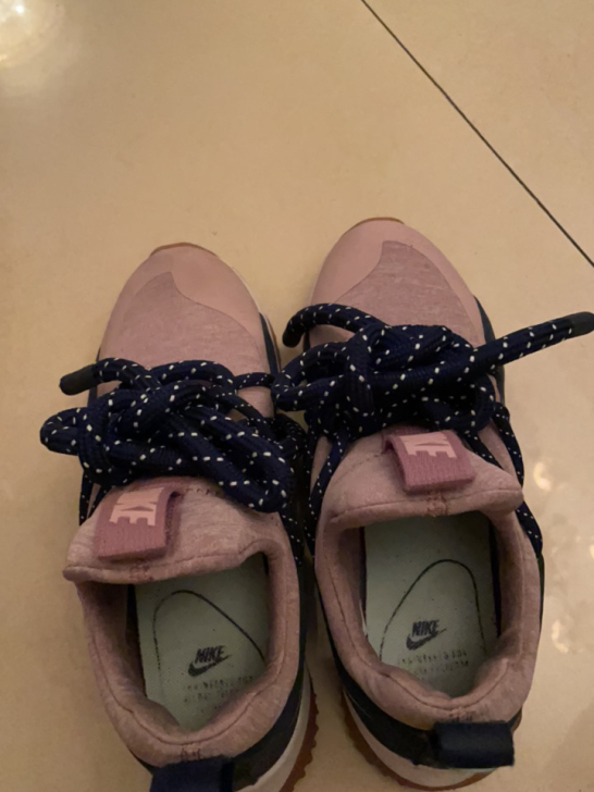 Nike  city两个颜色，这个是35....