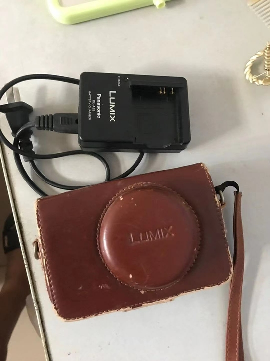 松下LX5数码相机。成色见图,配件见图,相...