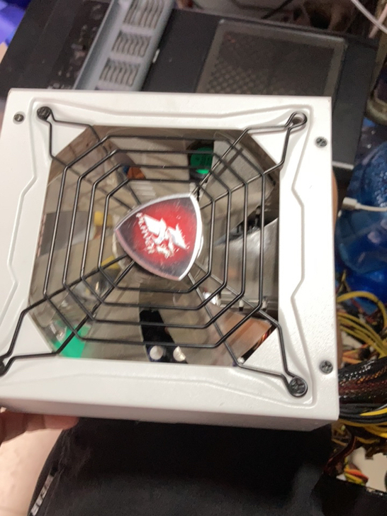 火玫瑰700W电源，额定600W。品牌电源...