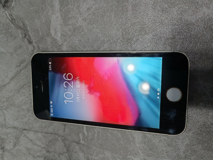 5s 换的黑色se的屏幕正常使用,指纹好的