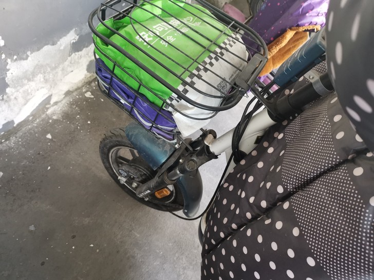 绿源电动车，去年三月购买，不怎么骑，灰尘比...