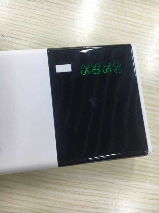 出一个全新的充电宝，10000毫安