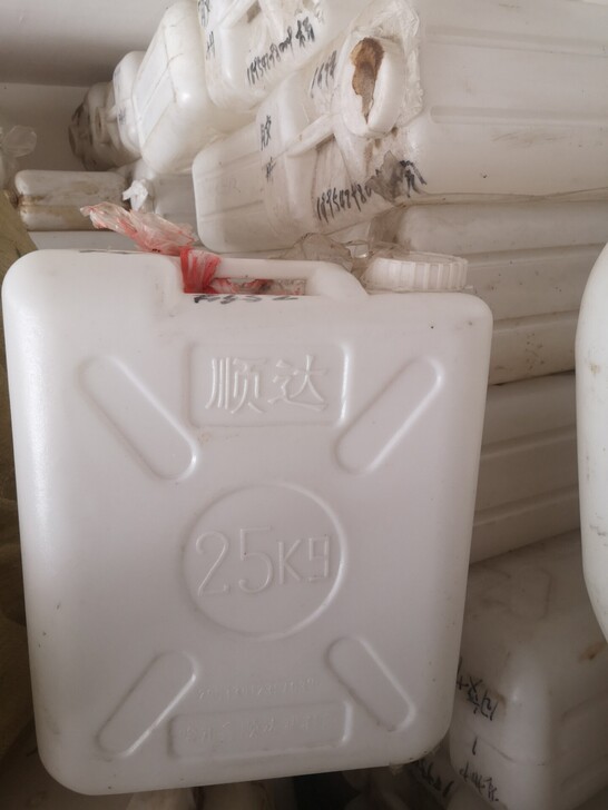新桶25元购买，现1出售，没有塑料味，厚的...