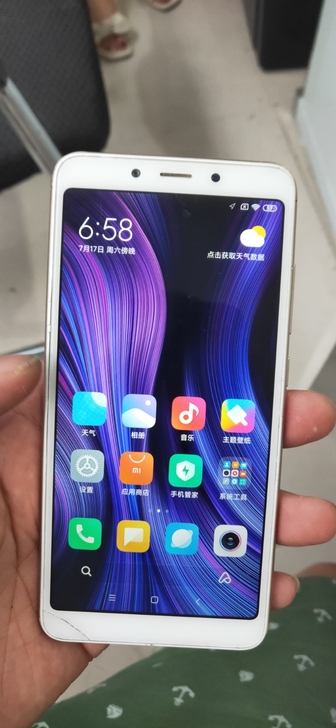 小米红米6a手机3+32g，手机左下角磕了...