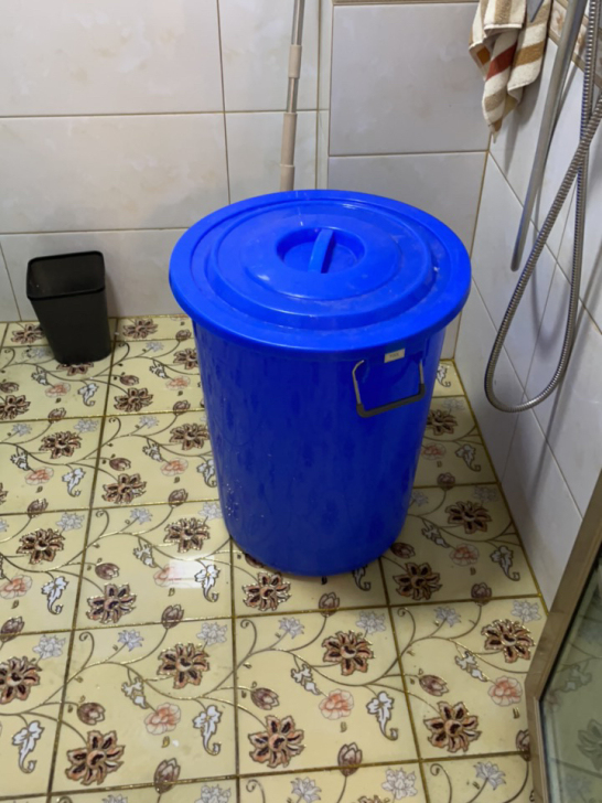 蓝色水桶100L带盖，无漏无补，不邮不刀，...