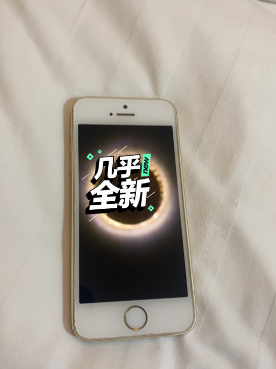 苹果5s 成色很新，没有磕碰， id机有锁...
