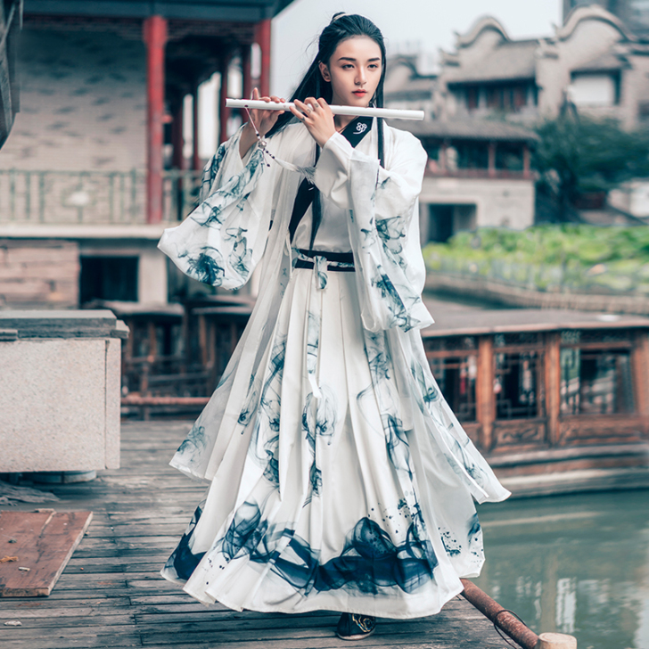 经典水墨画汉服，上台演出穿过一次，质量真心...